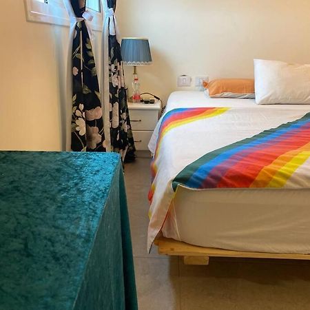 Sarin Room Yehud-Monosson Exterior foto